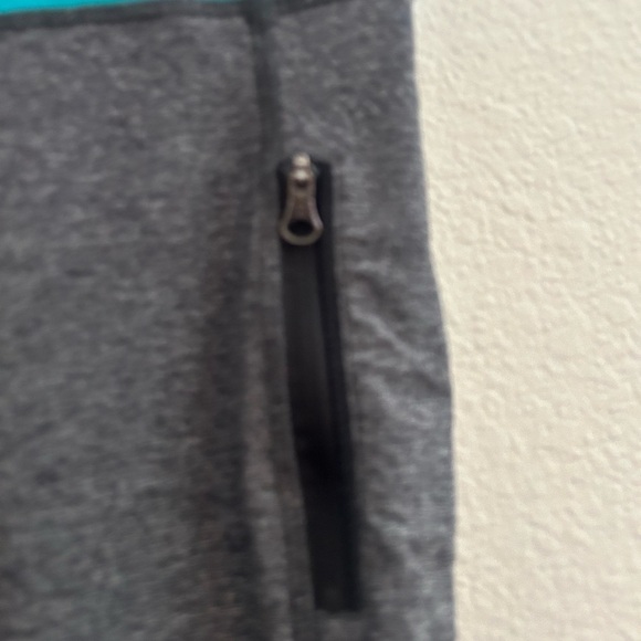Lululemon Gray Teal Black Mesh Athleisure Leggings
Zip Pockets Size 4 - Picture 8 of 13